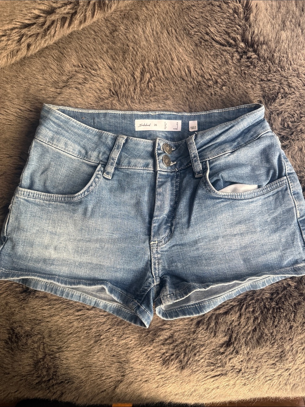 Splendid Light Blue Jean Shorts w Sequin Angel Wing Detail on Back Pocket